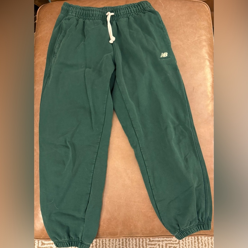 New Balance Men’s Forest Green Joggers- EUC  - size small